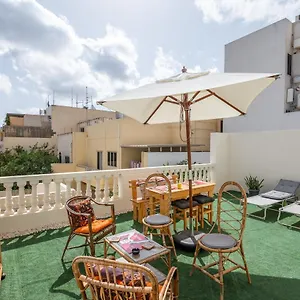 Accommodatie bij particulieren Close To Airport, Double Bedroom, Sofa-bed, Private Bathroom For Adults And Children Aged 10 And Over Only, Gudja
